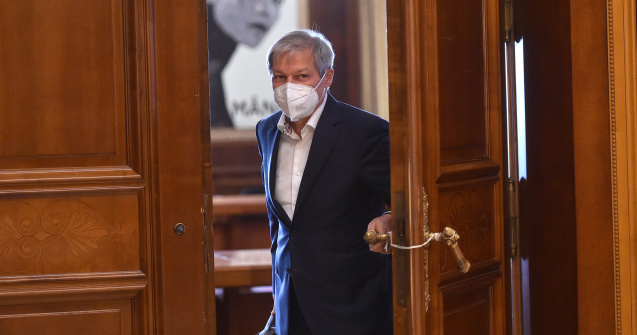 Cioloș: Campania de imunizare anti-COVID, folosită politic; m-am vaccinat