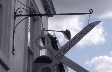 Saloanele de frumusete, amendate de ANPC