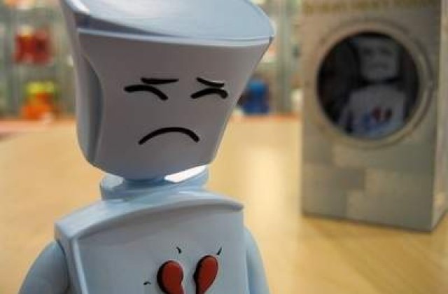 Primul caz de sinucidere a unui robot?