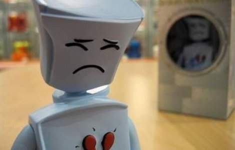 Primul caz de sinucidere a unui robot?