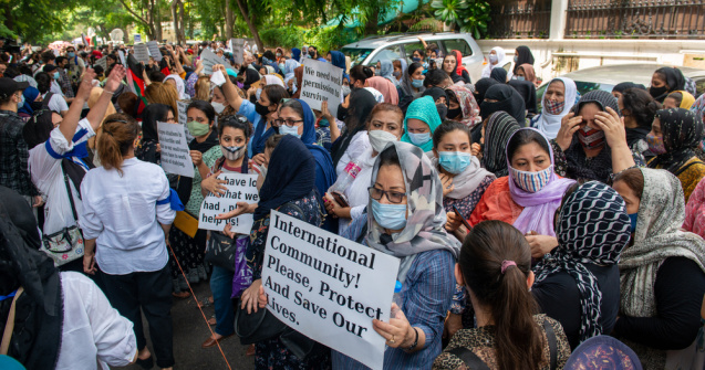 Spălatul toaletelor, singurul loc de muncă din administrația afgană pentru femei