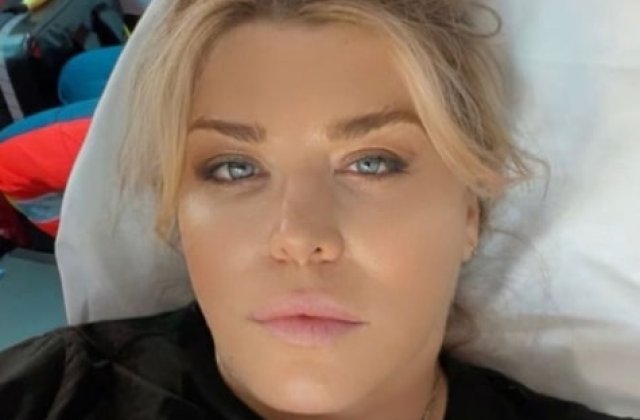 Loredana Groza, selfie din ambulanță. „Mă simt mai bine”. Ce ar fi pățit artista