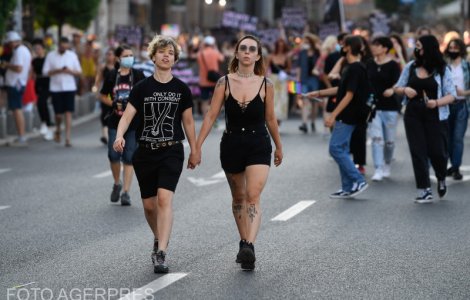 UE ne presează să găsim soluții pentru cuplurile de același sex. Ce fac în acest timp autoritățile române