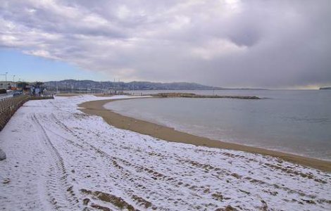 Franta si Spania, afectate de ninsori si de valuri enorme