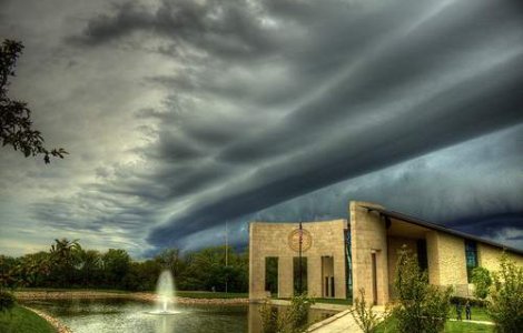Norul de cenusa a inchis spatiul aerian in Irlanda de Nord si Scotia