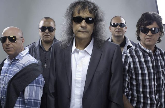 Iris canta in deschidere la AC/DC