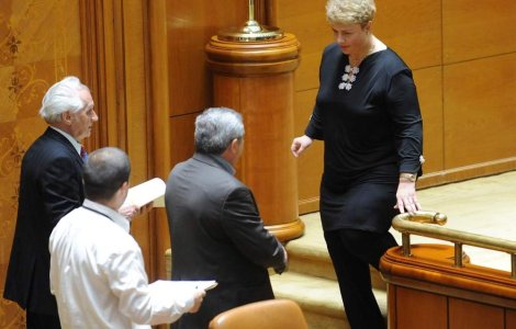 Marea problema a lui Teo in Parlament