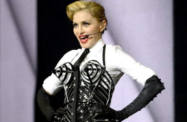 Madonna, cea mai bine platita cantareata din 2013