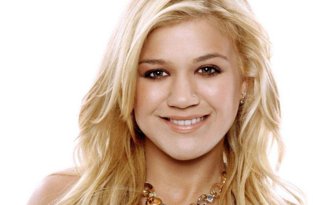 Kelly Clarkson este insarcinata