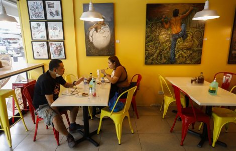 Industria ospitalității, în război cu autoritățile din cauza certificatului verde: „Legal, noi nu avem posibilitatea de a legitima clienții”