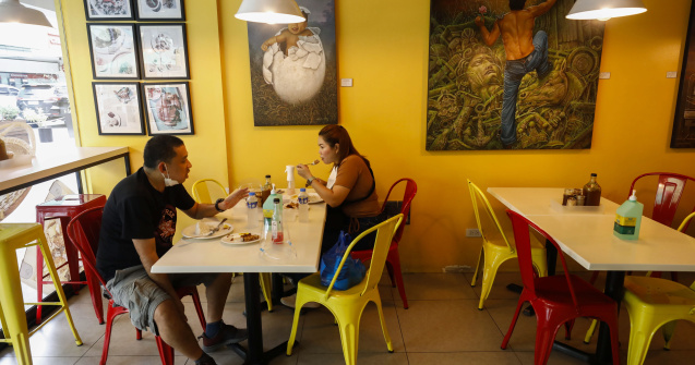 Industria ospitalității, în război cu autoritățile din cauza certificatului verde: „Legal, noi nu avem posibilitatea de a legitima clienții”