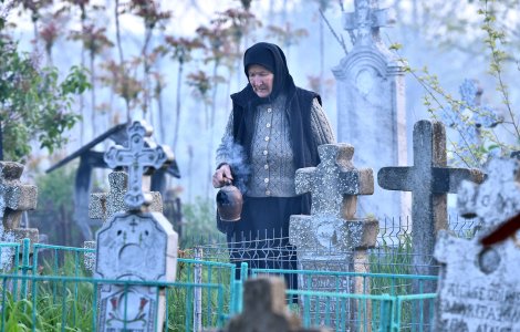 E scump să trăiești, dar mai costisitor e să mori. Cât costă acum un loc de veci