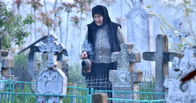 E scump să trăiești, dar mai costisitor e să mori. Cât costă acum un loc de veci