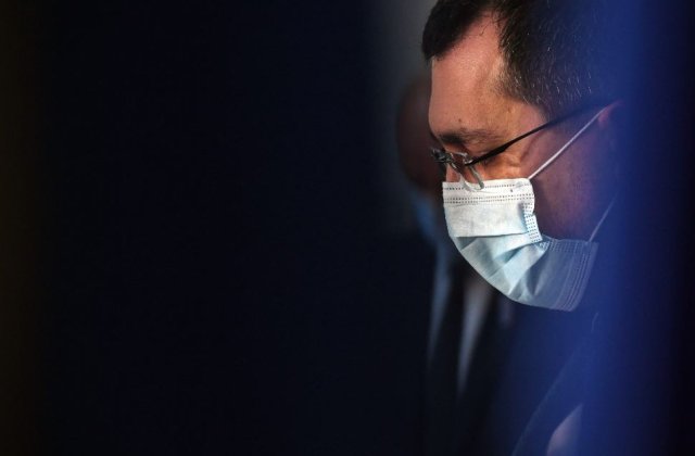 Vlad Voiculescu dezminte acuzația lui Florin C&icirc;țu conform căreia ar fi semnat pentru un vaccin neaprobat: Se joacă cu cuvintele