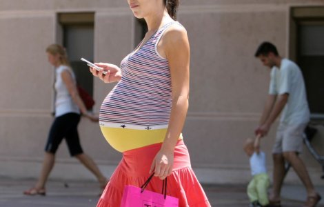 Sarcină fără probleme, bebeluș mort. O tănâră de 18 ani a fost lăsată să aștepte să intre în travaliu până i-a murit copilul în pântece