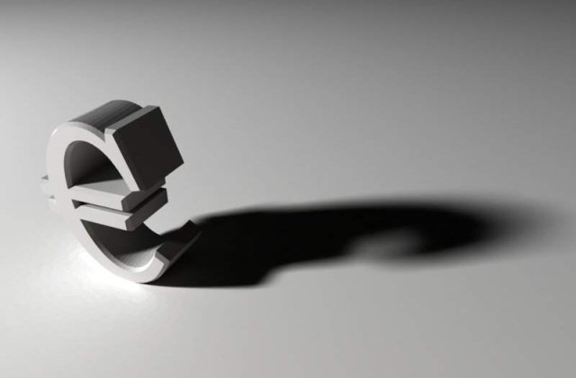 Euro pierde teren in fata dolarului