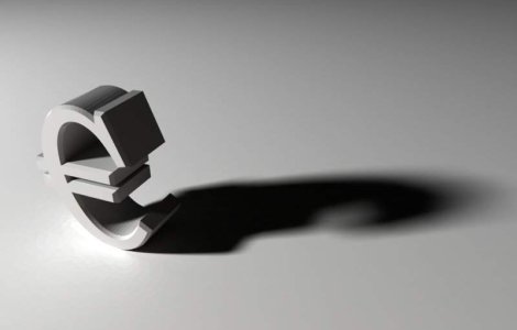 Euro pierde teren in fata dolarului