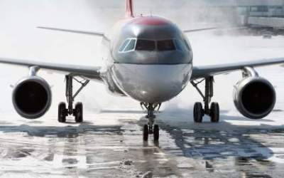 Peste 100 de zboruri anulate...