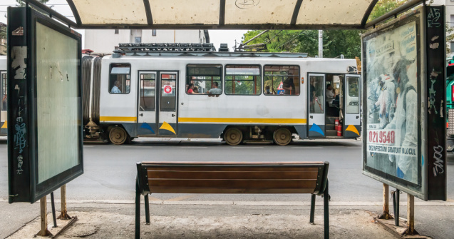 Alertă în Sectorul 2 al Capitalei. Un bagaj suspect a fost descoperit pe o bancă