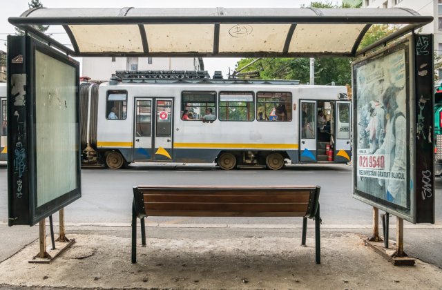 Un bagaj suspect a fost descoperit pe o bancă &icirc;n Sectorul 2. Circulația tramvaielor a fost oprită