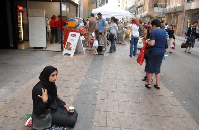 Lecție de viață din partea unei femei fără adăpost către o fetiță. Mama copilei a rămas mută de uimire