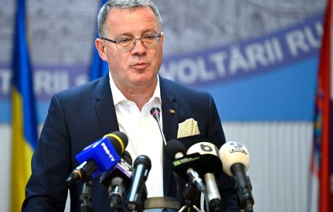Adrian Oros îşi va depune demisia din funcţia de ministru al Agriculturii