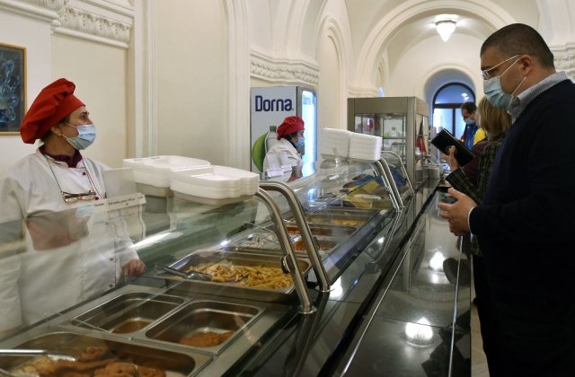 Schimbări la bufet pentru aleși din cauza COVID-19. Diana Șoșoacă: Dacă nu mă vor lăsa, plângeri penale împotriva tuturor