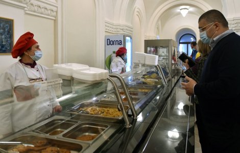 Schimbări la bufet pentru aleși din cauza COVID-19. Diana Șoșoacă: Dacă nu mă vor lăsa, plângeri penale împotriva tuturor