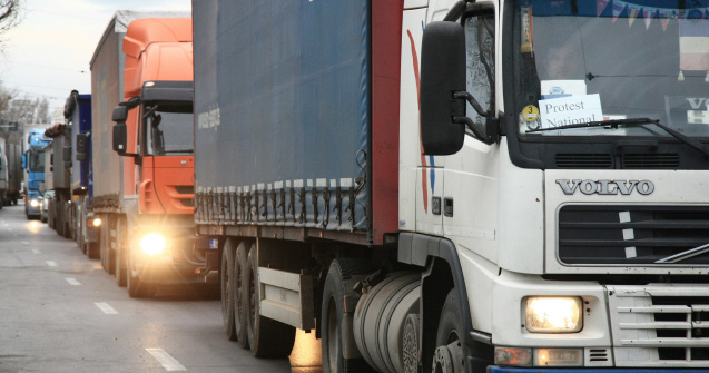 Protest masiv al șoferilor de TIR. Transportatorii amenință că vor bloca drumuri din toată țara