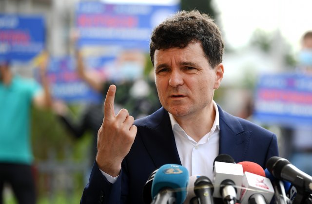 Nicușor Dan compară fața Bucureștiului de acum cu cea din mandatul Gabrielei Firea: Nu am avut bani să cumpărăm bănci noi, dar aleile sunt măturate