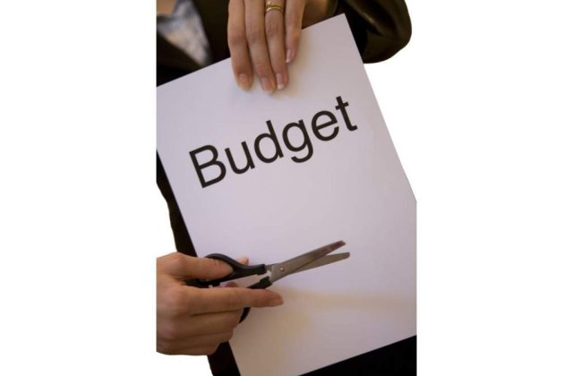 FMI: Economia Romaniei ar putea scadea cu 0,5% in 2010