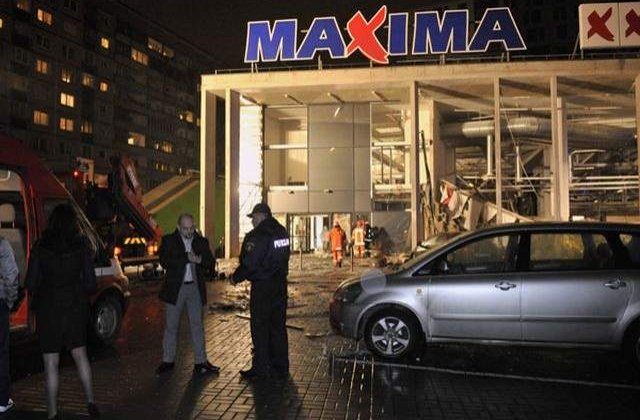 48 de morti in Letonia, dupa ce acoperisul unui mall s-a prabusit