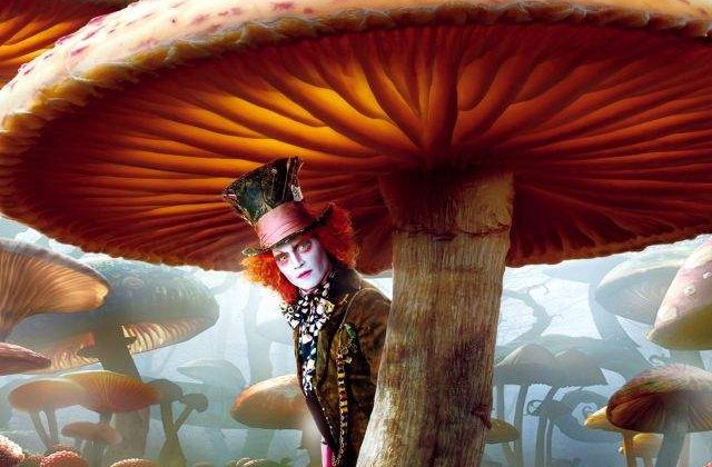 Johnny Depp va juca intr-o continuare a filmului "Alice in Tara Minunilor"