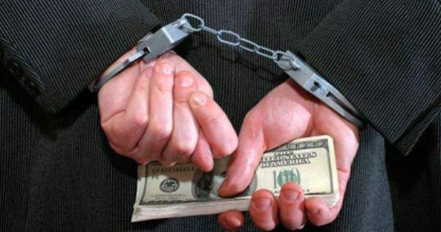 Director de la APIA Satu Mare, retinut dupa ce a fost prins cand lua mita