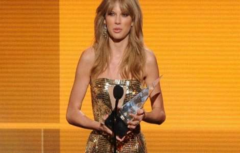 Taylor Swift, marea invingatoare a galei American Music Awards 2013