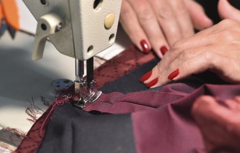 Se scumpesc hainele din bumbac. Motivele pentru care crește prețul materiei prime