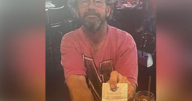 Un bărbat a câștigat la loto, dar s-a înecat cu biletul norocos în buzunar