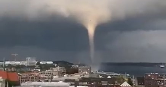VIDEO O tornadă uriașă a trecut peste orașul Kiel. Șapte persoane au fost rănite