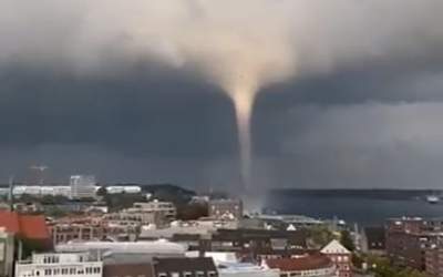 VIDEO O tornadă uriașă a...