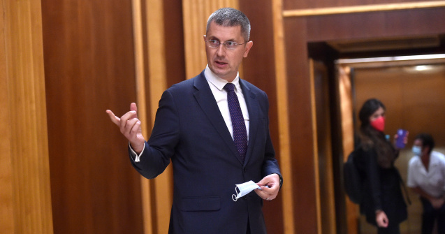 Barna: S-au pierdut niște luni, pentru că un premier a preferat să spună la TV: „Totul e în control, mă ocup eu”