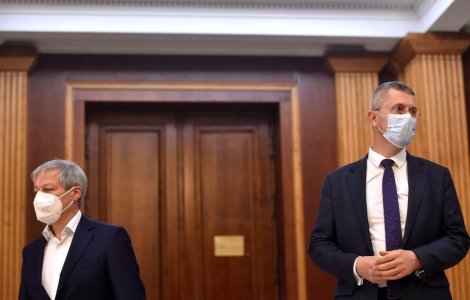 USR PLUS și-a ales președintele! Dacian Cioloș sau Dan Barna?