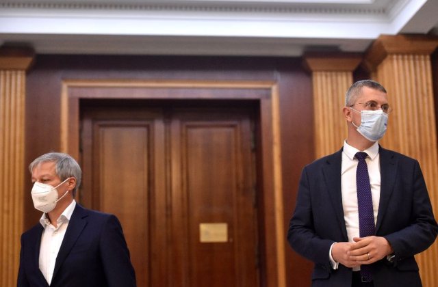 USR PLUS și-a ales președintele! Dacian Cioloș sau Dan Barna?