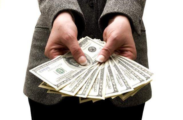 Ministrii isi doneaza salariile