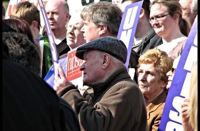 Pensionarii se revolta!