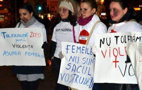 Bucuresti: Lant uman de Ziua pentru Eliminarea Violentei asupra Femeilor