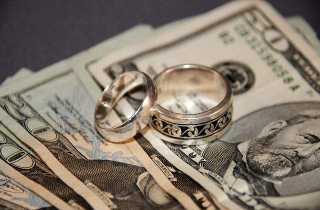 Comisia Europeana va lansa manualul casatoriilor de convenienta