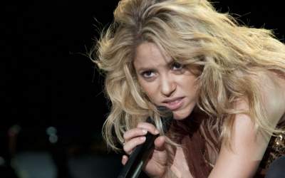 Shakira, atacată de o turmă...