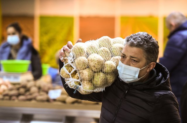 În octombrie se numără scumpirile. Cu cât se vor majora tarifele produselor alimentare