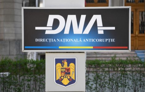 ANAF Ilfov: Un inspector și o consilieră, reținuți pentru luare de mită