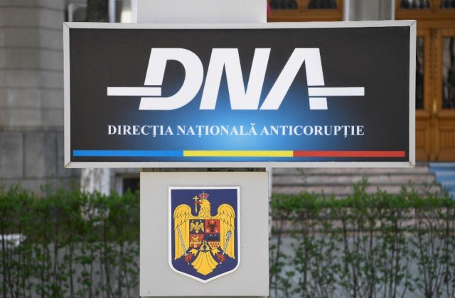 ANAF Ilfov: Un inspector și o consilieră, reținuți pentru luare de mită